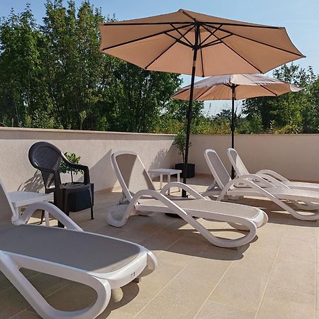 Apartments Oleander Lovrecica-Residence With Pool Εξωτερικό φωτογραφία