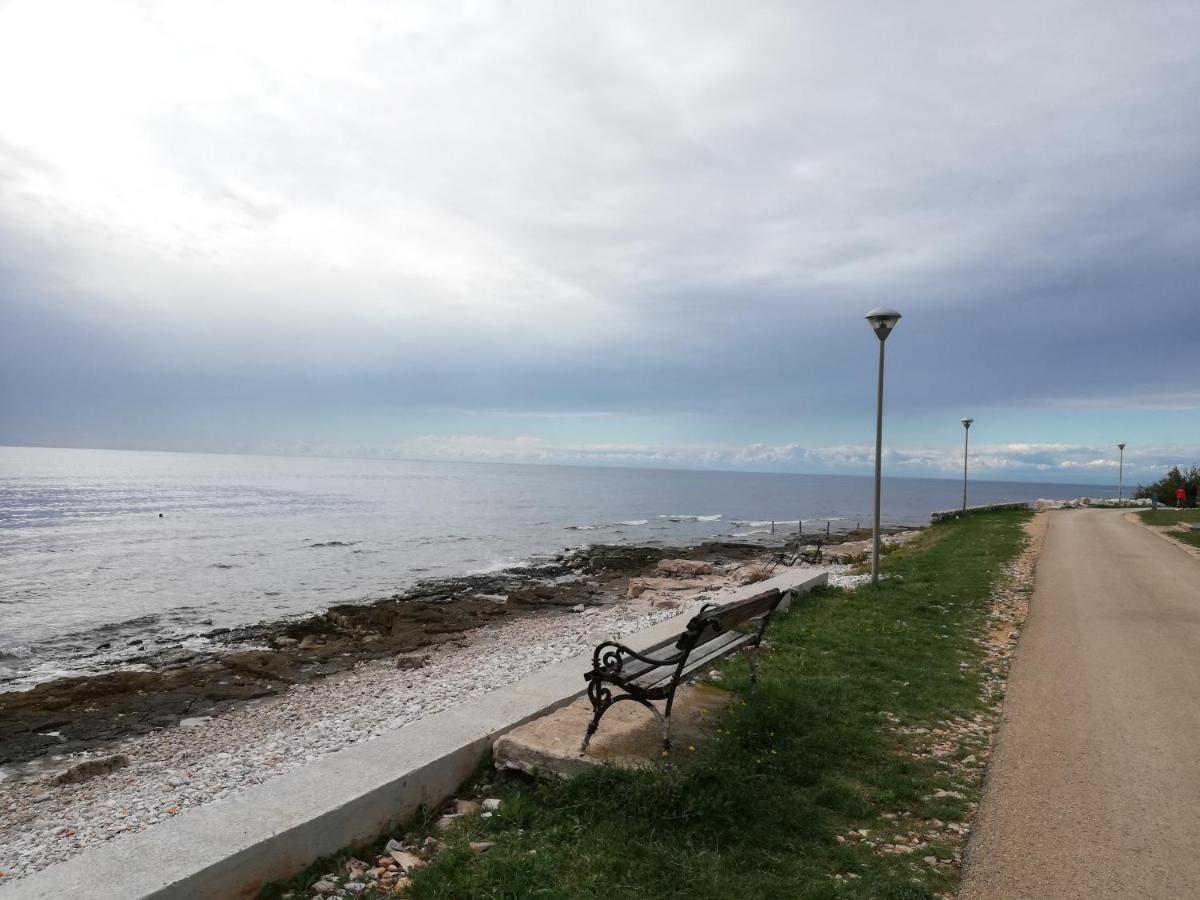 Apartments Oleander Lovrecica-Residence With Pool Εξωτερικό φωτογραφία