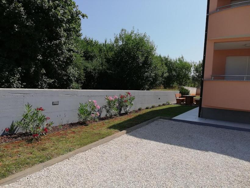 Apartments Oleander Lovrecica-Residence With Pool Εξωτερικό φωτογραφία