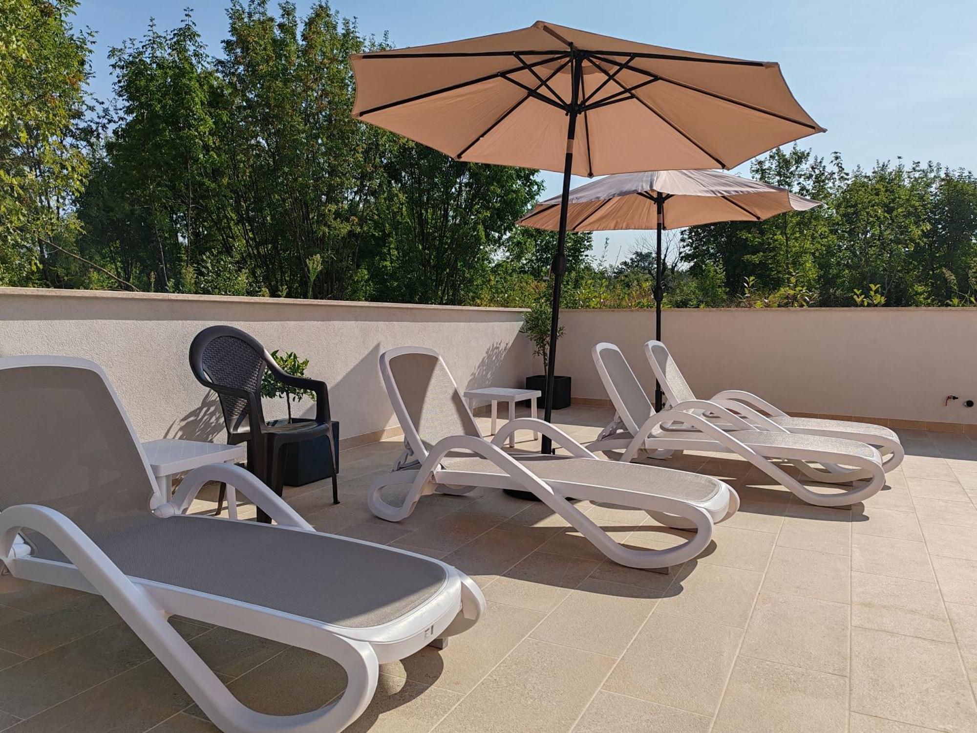 Apartments Oleander Lovrecica-Residence With Pool Εξωτερικό φωτογραφία