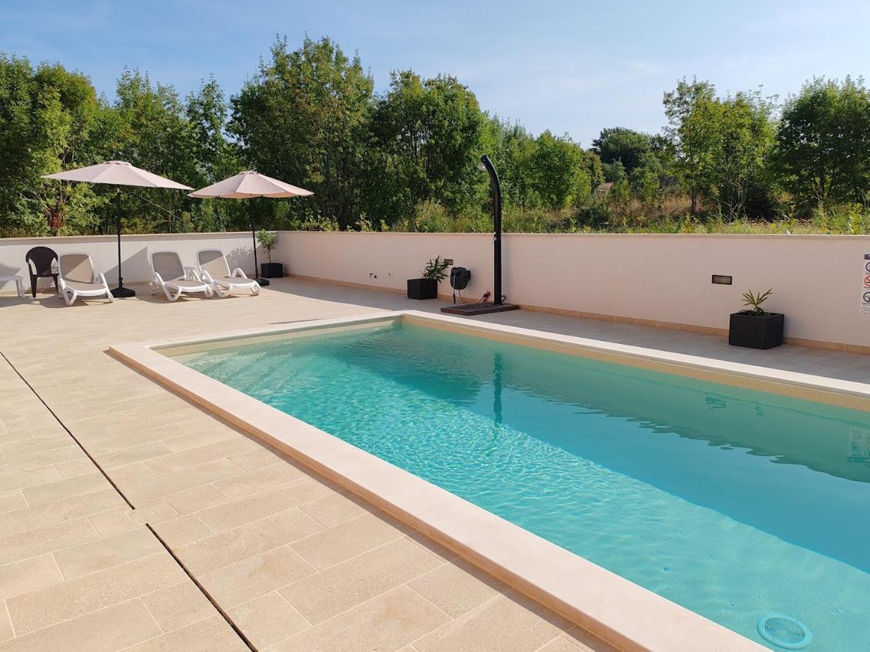 Apartments Oleander Lovrecica-Residence With Pool Εξωτερικό φωτογραφία