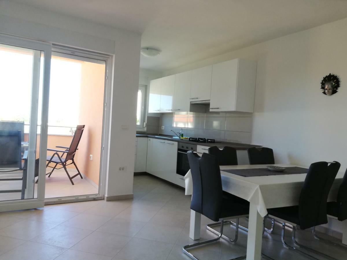 Apartments Oleander Lovrecica-Residence With Pool Εξωτερικό φωτογραφία