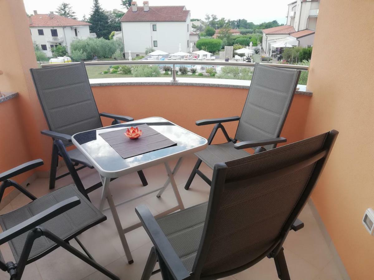 Apartments Oleander Lovrecica-Residence With Pool Εξωτερικό φωτογραφία